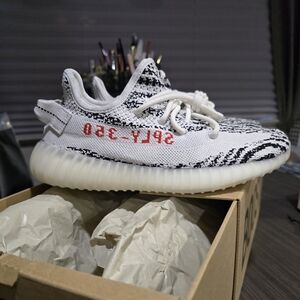 Adidas Yeezy Boost 350 V2 Zebra